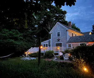 Photo 2 - Sea Meadow Inn