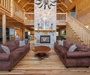 Photo 2 - Country Pines Lodge