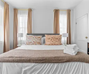 Photo 4 - Stylish 3BR Retreat w Porch and garden