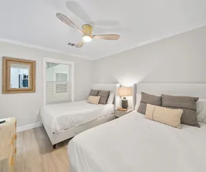 Photo 4 - Beachside Villas 811