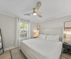 Photo 2 - Beachside Villas 811