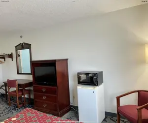 Photo 4 - Lamoni Inn & Suites