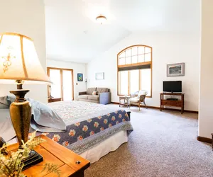 Photo 4 - The Inn at Tern Lake