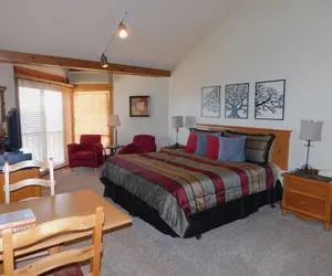 Photo 2 - Longhollow Point Inn Studio 1321
