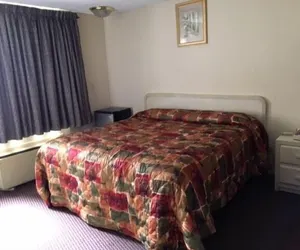 Photo 4 - Colonade Motel