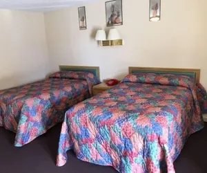 Photo 5 - Colonade Motel