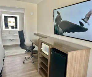 Photo 2 - Parkway Inn