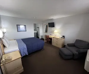 Photo 5 - Regency Inn and Suites