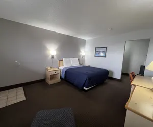 Photo 2 - Regency Inn and Suites
