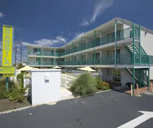 Photo 2 - The Shangri La Motel