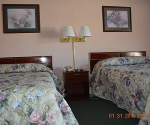 Photo 5 - Camilla Inn & Suites