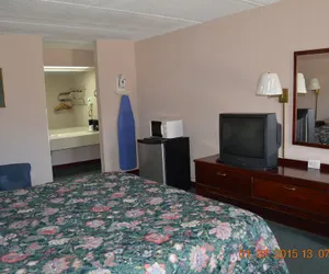 Photo 4 - Camilla Inn & Suites