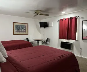 Photo 5 - Travelers Inn Motel