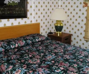 Photo 4 - Perry's Motel and Cottages