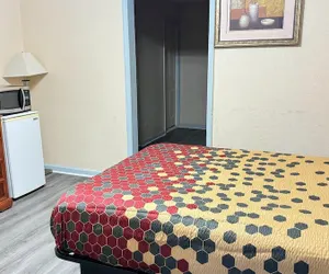 Photo 4 - Budget Inn Express