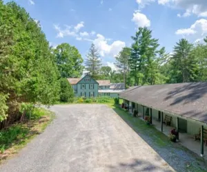 Photo 2 - Saratoga Garden Motel