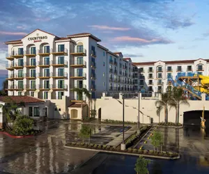 Photo 2 - Courtyard by Marriott Anaheim Theme Park Entrance