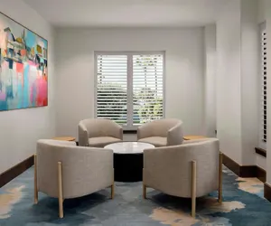 Photo 4 - Courtyard by Marriott Anaheim Theme Park Entrance