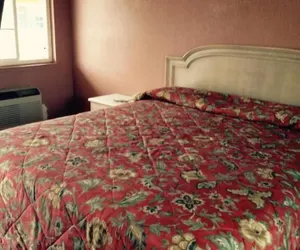 Photo 4 - Valley Motel