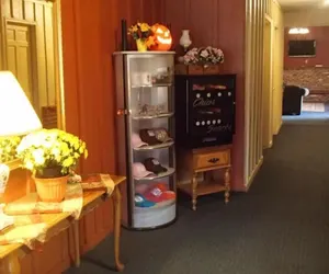 Photo 4 - Carlin Villa Motel