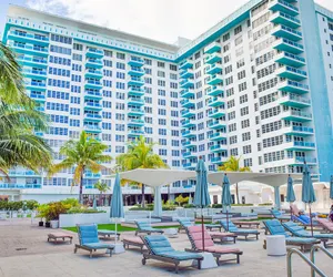 Photo 2 - Seacoast Suites on Miami Beach