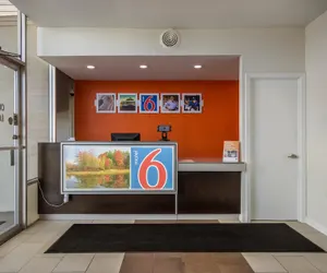 Photo 5 - Motel 6 Van Buren, AR