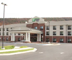 Photo 2 - Holiday Inn Express & Suites Cumberland - La Vale