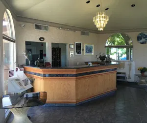 Photo 2 - Applegate Inn