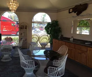 Photo 3 - Applegate Inn