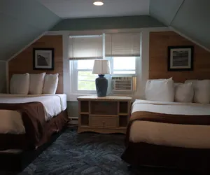 Photo 4 - The Burgundy Inn