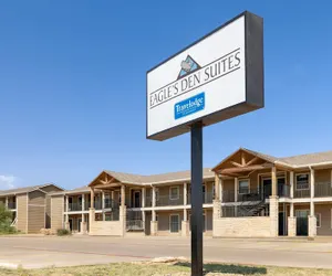 Photo 2 - Eagle's Den Suites Big Spring a Travelodge by Wyndham
