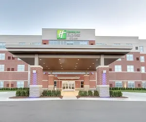 Photo 2 - Holiday Inn Express & Suites Plymouth - Ann Arbor Area, an IHG Hotel