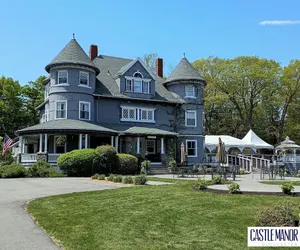 Photo 2 - Castle Manor Inn