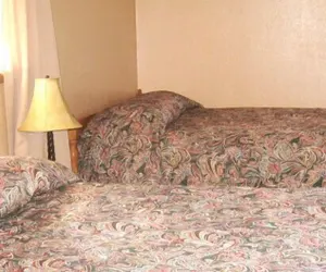 Photo 3 - U.S. 20 Lodging