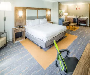 Photo 4 - Holiday Inn Express & Suites Cleveland West - Westlake, an IHG Hotel