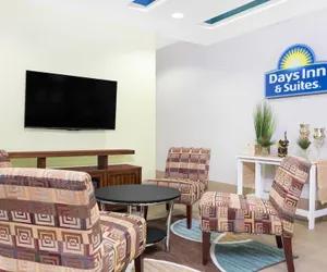 Photo 4 - Days Inn & Suites by Wyndham Madisonville