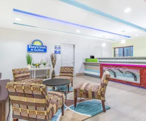 Photo 3 - Days Inn & Suites by Wyndham Madisonville