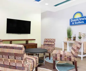 Photo 3 - Days Inn & Suites by Wyndham Madisonville