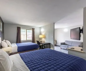 Photo 5 - Freer Executive Inn and Studios
