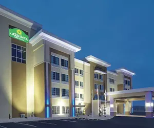 Photo 2 - La Quinta Inn & Suites by Wyndham Springfield IL