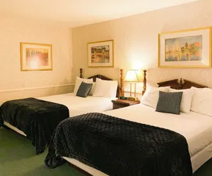 Photo 5 - Cedar Crest Inn
