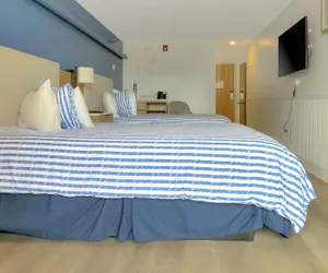 Photo 4 - Harborline Hotel