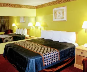 Photo 2 - Hutchinson Inn