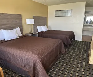 Photo 4 - Economy Inn