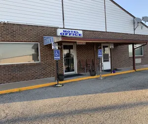Photo 3 - Economy Inn