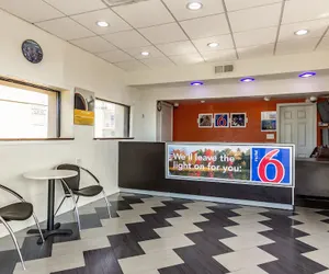 Photo 4 - Motel 6 Elizabeth, NJ - Newark Liberty Intl Airport