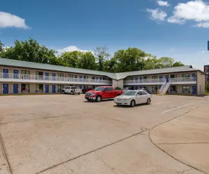 Photo 2 - Motel 6 Attalla, AL