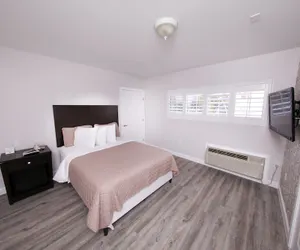 Photo 4 - Metropolitan Inn & Suites