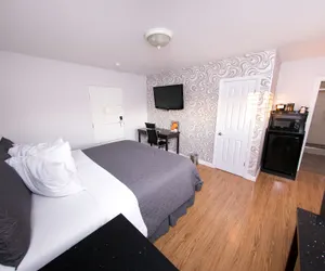 Photo 2 - Metropolitan Inn & Suites