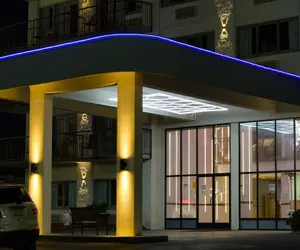 Photo 2 - Park Tower Inn